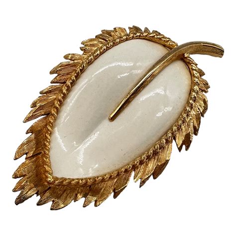What Is A Leaf Brooch at Brian Braxton blog