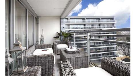 Ex van Patrick Kluivert zet haar miljoenen appartement te koop. Zie ...