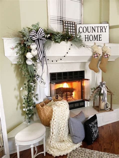 41 Splendid Farmhouse Christmas Mantel Decor Ideas To Have Asap ...
