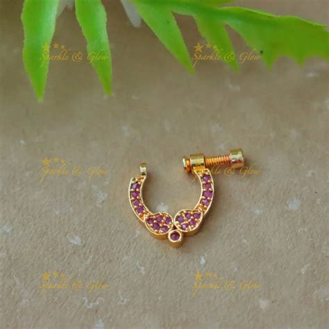 Stunning Gold Leaf Design Nosepin with Stone Accent – Sparkle and Glow