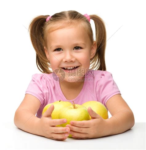 一个拿着苹果的女孩的肖像高清图片下载-正版图片501506333-摄图网