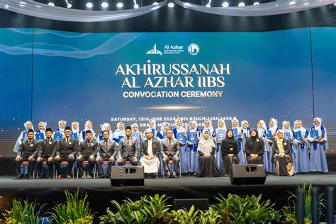 THE FIRST GRADUATION CEREMONY OF AL AZHAR IIBS KARANGANYAR SUCCESSFULLY PRODUCES QURAN ...