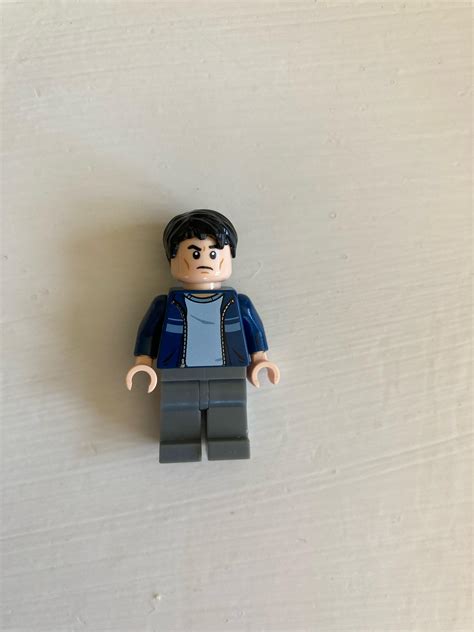 I made Ezra Millers Barry Allen (The Main one) : r/lego