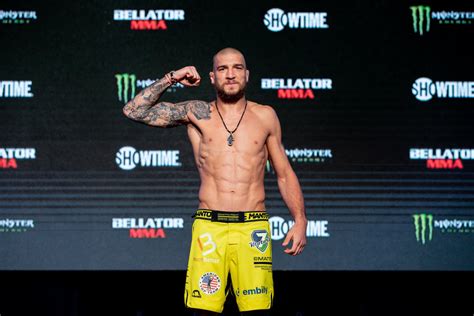 Bellator-Champion Amosov ohrfeigt einen Mann auf Krücken – RingSide24