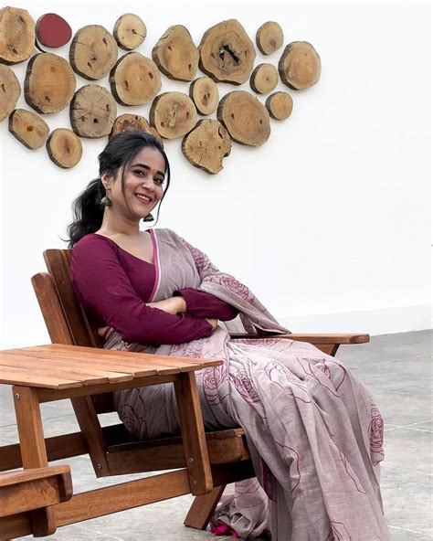 Deepthi Sunaina : దిల్ దోచుకుంటున్న దీప్తి సునైనా సోయగాలు.. | Telugu ...