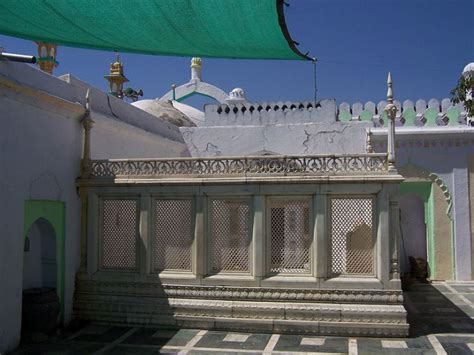 Tomb of Aurangzeb, khuldabad, India - Top Attractions, Things to Do ...