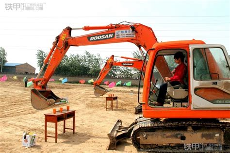 现代 神钢 挖掘机橡胶履带 挖土机橡胶履带板-深圳赛尔机电有限公司