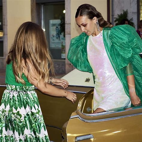 Bolsos de Portugal y vestidos de neopreno de La Raposa en la tercera ...