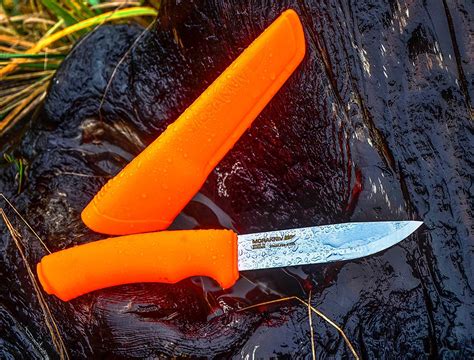 Best Bushcraft Knives 2020: Top Product Reviews & Buying Guide