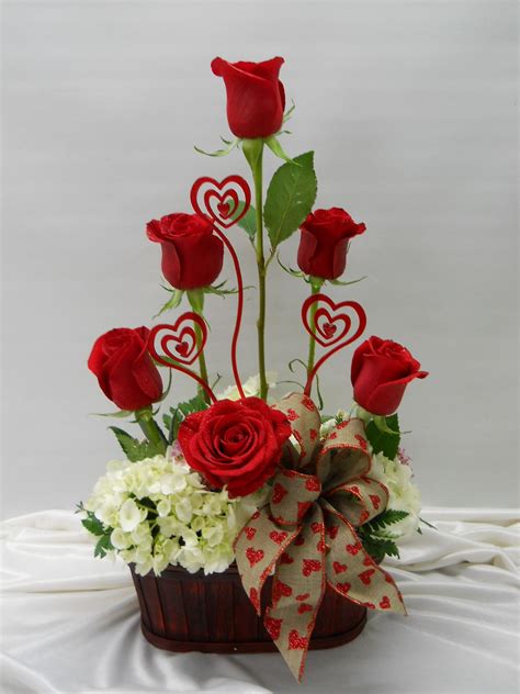 Valentine's Day Flower Arrangements: Beautiful Red Roses and Hydrangea