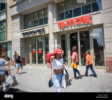 Nordstrom hi-res stock photography and images - Alamy