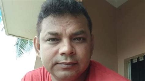 'কিছুতেই ওর সঙ্গে কথা বলতে পারছি না, কেমন আছে ও?' কান্নাভেজা গলায় ...