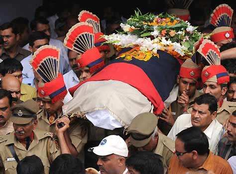 Colleagues carry body of Inspector Sharma | Page 9 | The Times of India