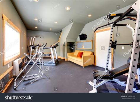 Exercise Room Wall Front View 的图像结果