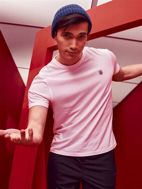 Domin8: Great Deals on Athleisure & Leisure Wear for Women & Men