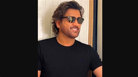 MS Dhoni sports new hairstyle, fans love his ‘vintage look’ | Trending