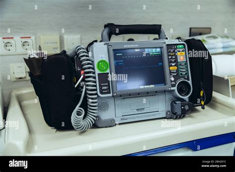 Hospital Defibrillator Machine 的图像结果