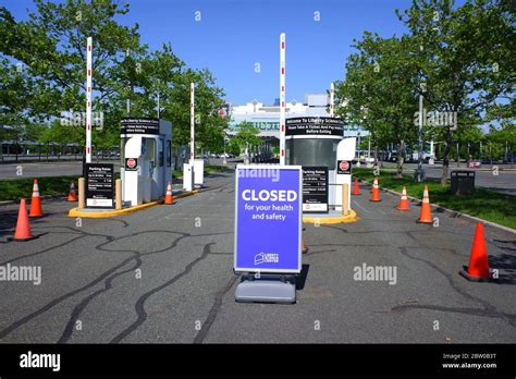 Science Center Sign 的图像结果