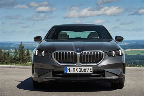 BMW erweitert 5er-Limousine mit zwei neuen Plug-in-Hybrid-Modellen | Fanaticar Magazin