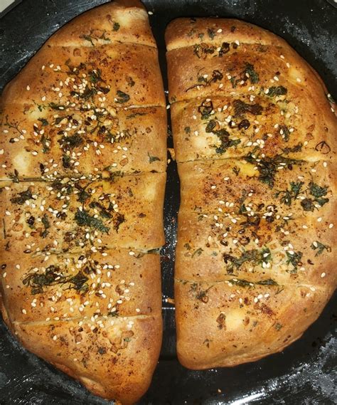 CHEESE STUFFED GARLIC BREAD WITHOUT YEAST