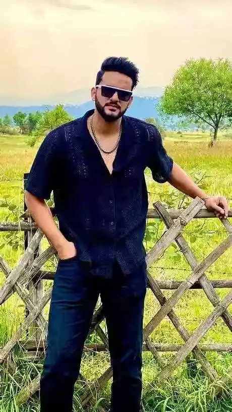 Fukra Insaan (Abhishek Malhan) - Best Songs, Age, Career, Family.