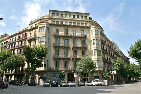 HOSTAL EIXAMPLE (Barcelona) - Hostel Reviews, Photos, Rate Comparison ...