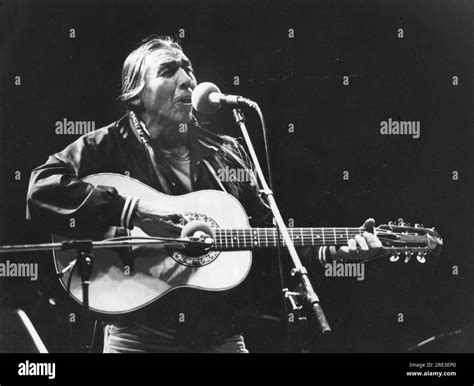 Crow indians hi-res stock photography and images - Alamy