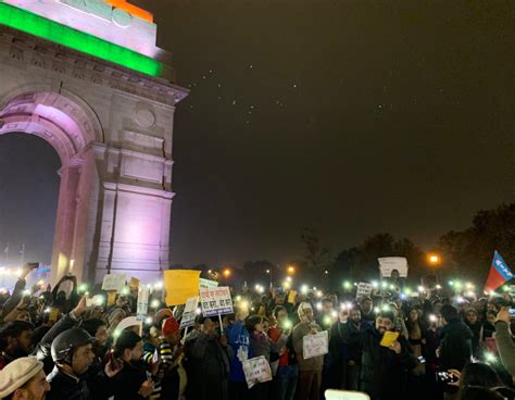 CAA Protests: Good Samaritans Serve Tea & Biryani To People Protesting ...