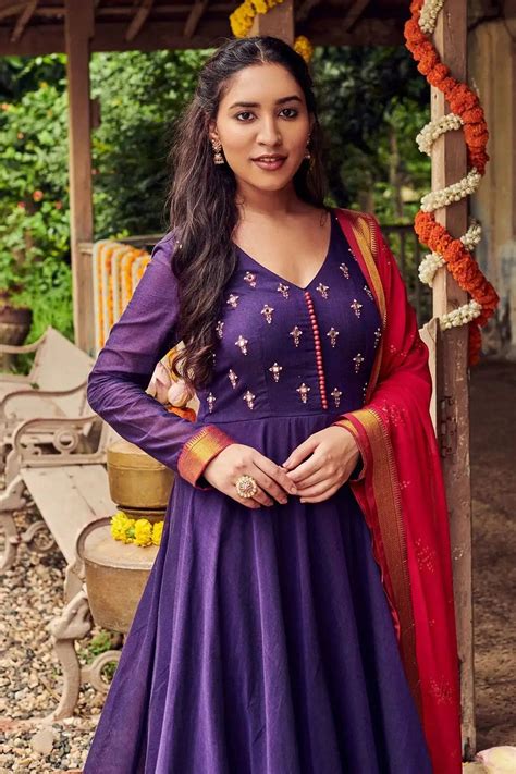 Indian Festival Outfits for Women | Festive Ethnic Wear Online