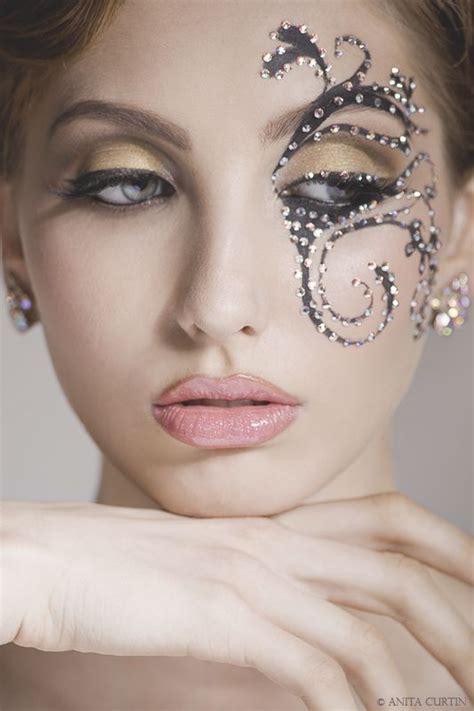 eye makeup under masquerade mask
