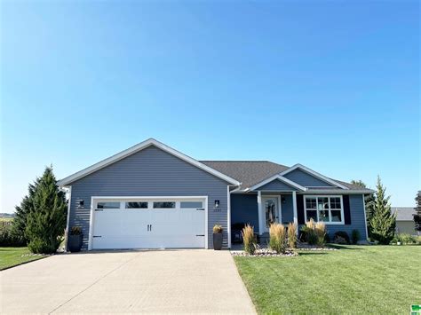 1294 9th Ave NE, Sioux Center, IA 51250 - See Est. Value, Schools & More