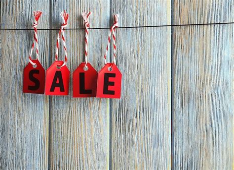 Sale labels on color wooden background | Premium Photo
