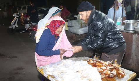 This humble ‘Langar-e-Aam’ in Bhopal is dignified means of survival for ...