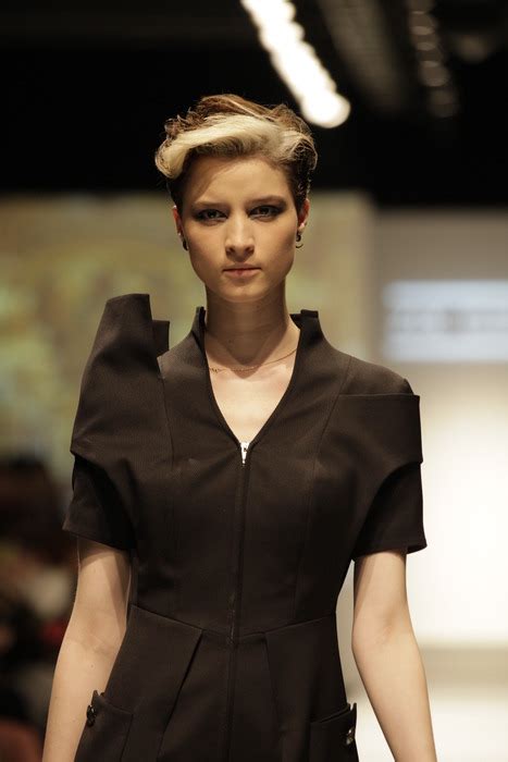 Zix Guan Automne/Hiver 2012, Womenswear - Fashion Week (#12047) France