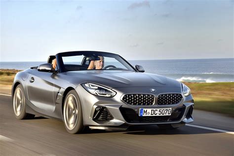The new BMW Z4 M40i Roadster in color Frozen Grey II metallic and 19" M ...
