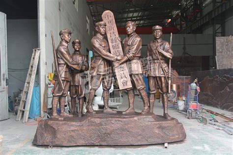大型不锈钢雕塑制作现场（汽车烤漆工艺）-不锈钢雕塑-常州辉卓雕塑艺术工程有限公司