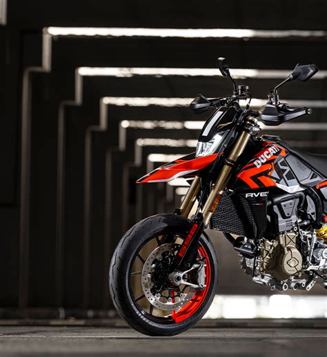 Hypermotard 698 Mono | Live. Play. Ride.