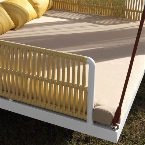 Cama Balinesa Balancín de la colección Tierra.