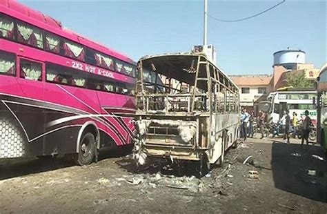 दिवाली पर बस में मोमबत्तियां जलाकर सो गए ड्राइवर और कंडक्टर, दोनों ...