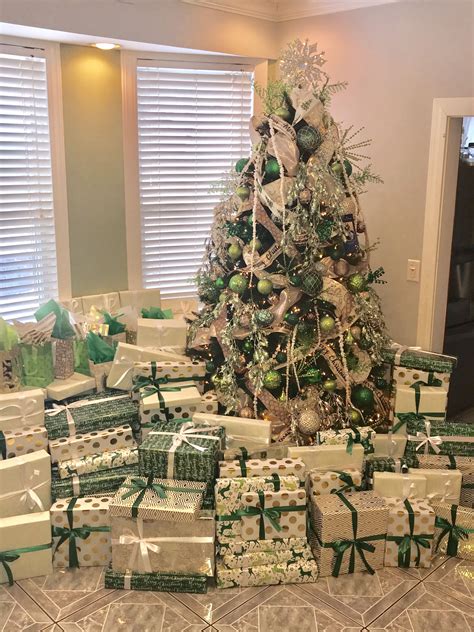 Christmas Tree With Green And Gold Decorations And Wrapped Gifts ...