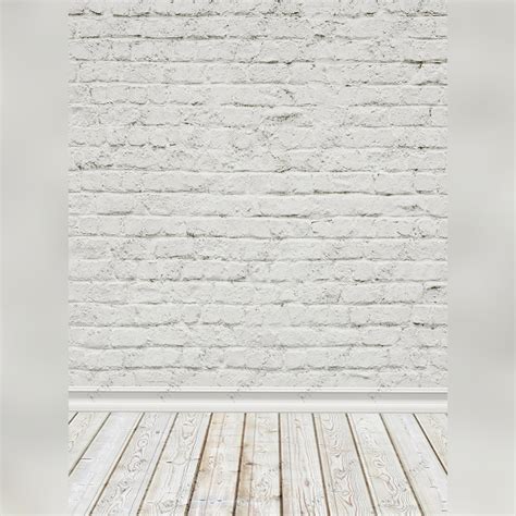 Brick Wall With Planks – propskapitara