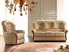 divani classici in legno salotto classico pelle promo divani a prezzi scontati divani classici in legno salotto classico pelle promo divani a prezzi scontati