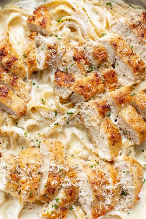 Total comfort food! This Chicken Alfredo recipe is perfect with ...