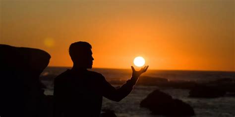 What does 100-240V ~50-60Hz 2.0A input mean?