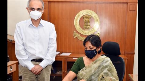 Vini Mahajan takes over as Punjab's 1st woman Chief Secretary