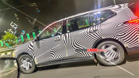 VinFast Limo Green 7-Seater Electric MPV Spotted Testing in India ...