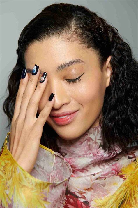 Trend on Trial: Grunge Make-Up With A Clean Girl Twist | Grazia India