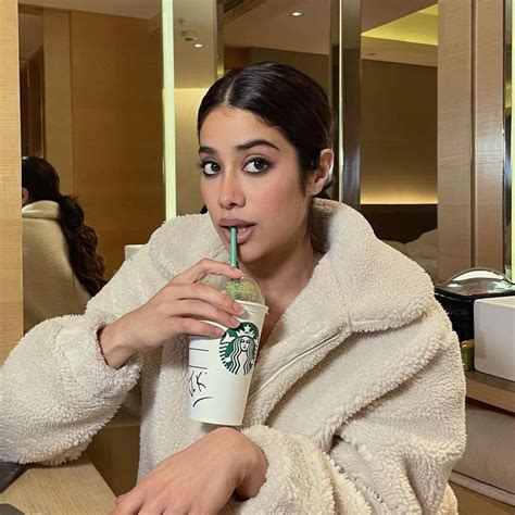 The best time to drink milk every day, according to a nutritionist ...