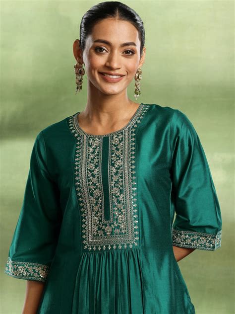 Buy Green Yoke Design Silk Blend A-Line Kurta Set Online at Rs.1399 | Libas