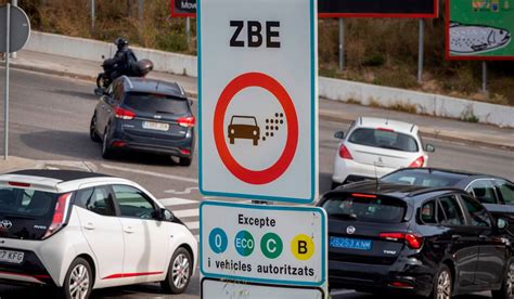 Ya es oficial: las etiquetas de la DGT dejarán de ser como antes tras ...